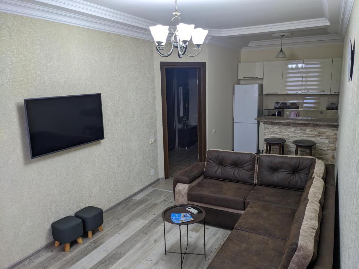 Berapartment With Mountain View Batumi Exterior foto